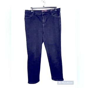 Gloria Vanderbilt Blue Jeans Amanda style, straight leg 16w regular length.